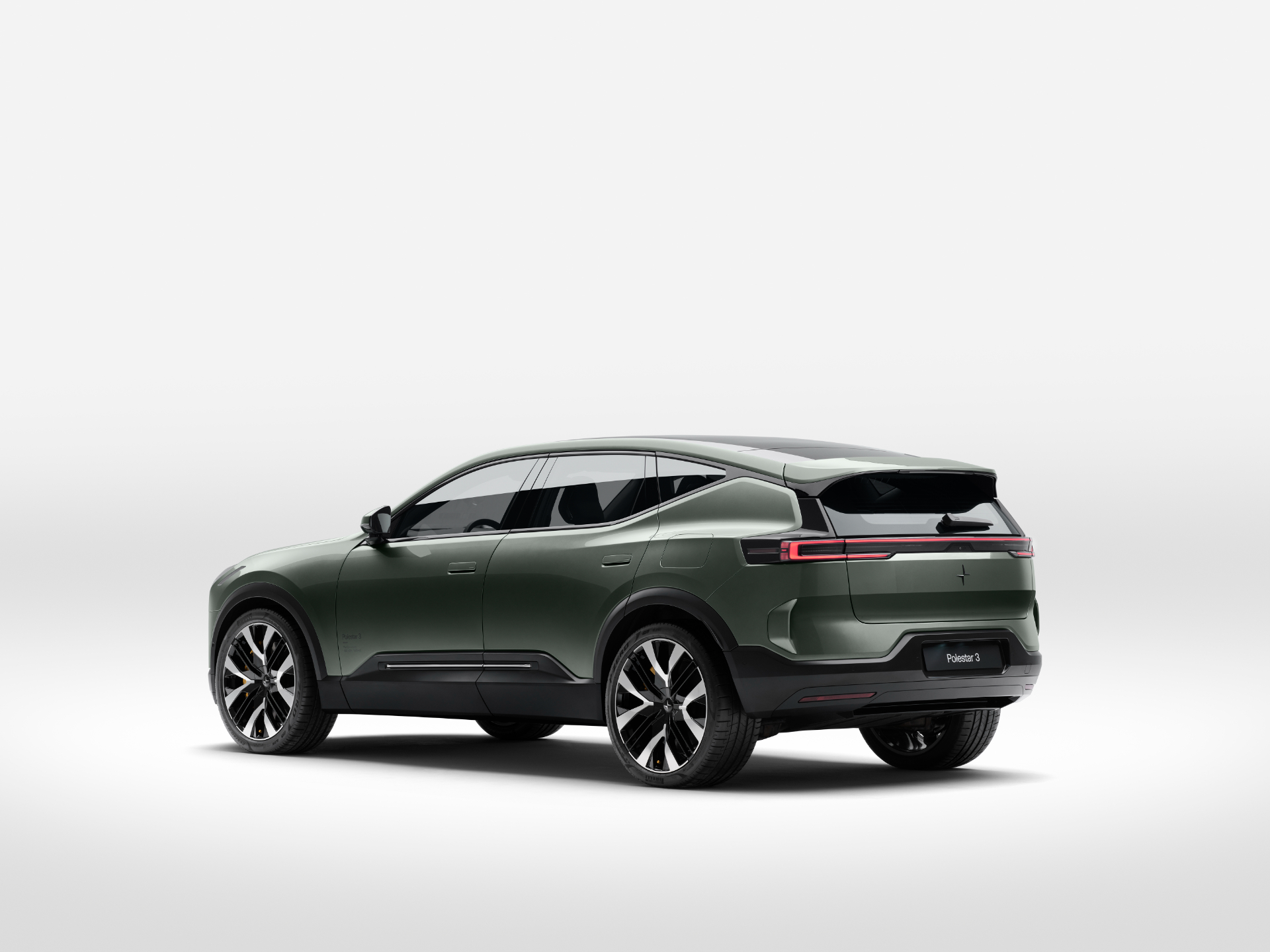 Polestar 3 e 4 si rinnovano: 800V, 350 kW di ricarica e nuovo look. Ordini aperti in Italia 4