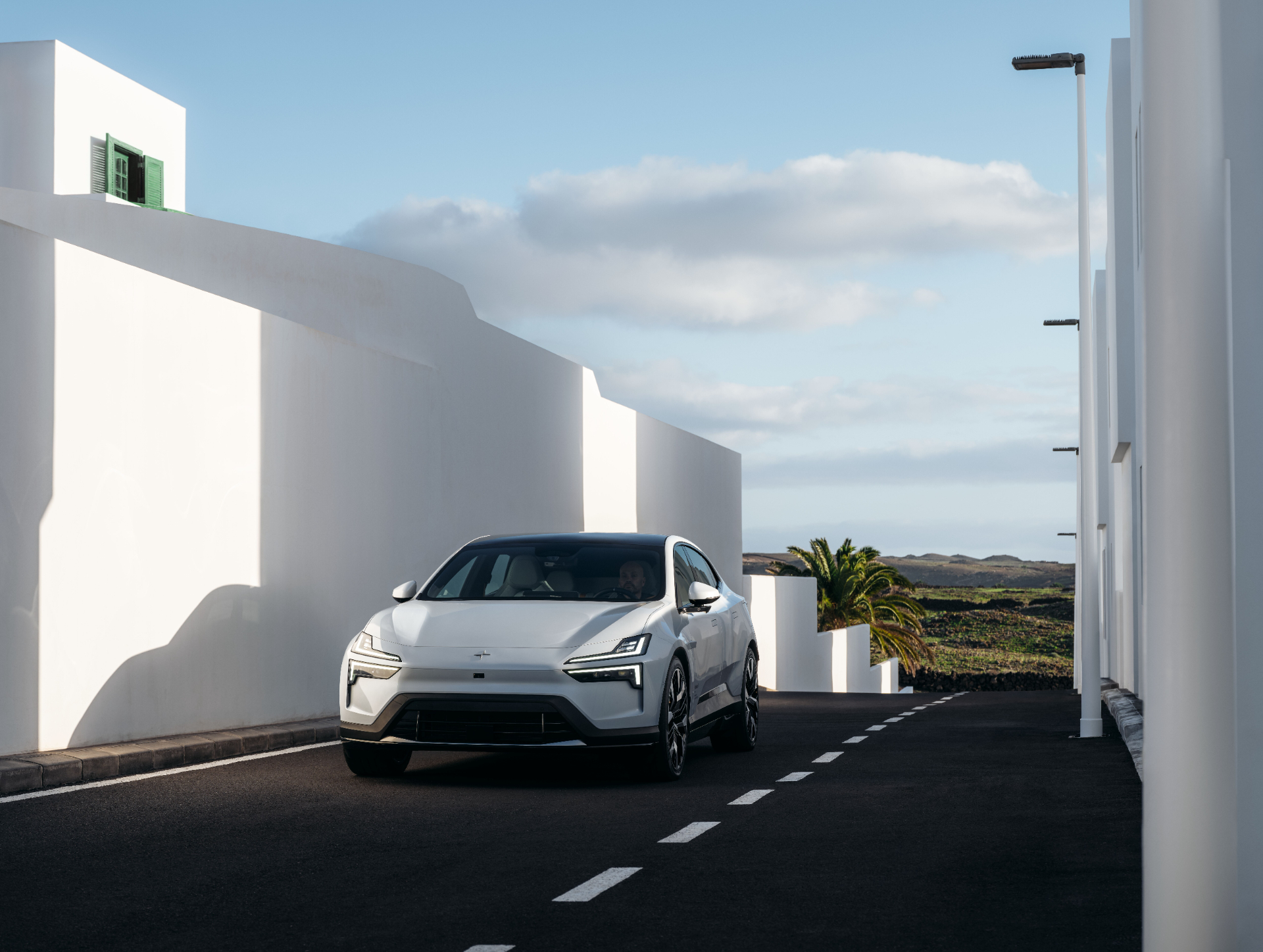 Polestar 3 e 4 si rinnovano: 800V, 350 kW di ricarica e nuovo look. Ordini aperti in Italia 9