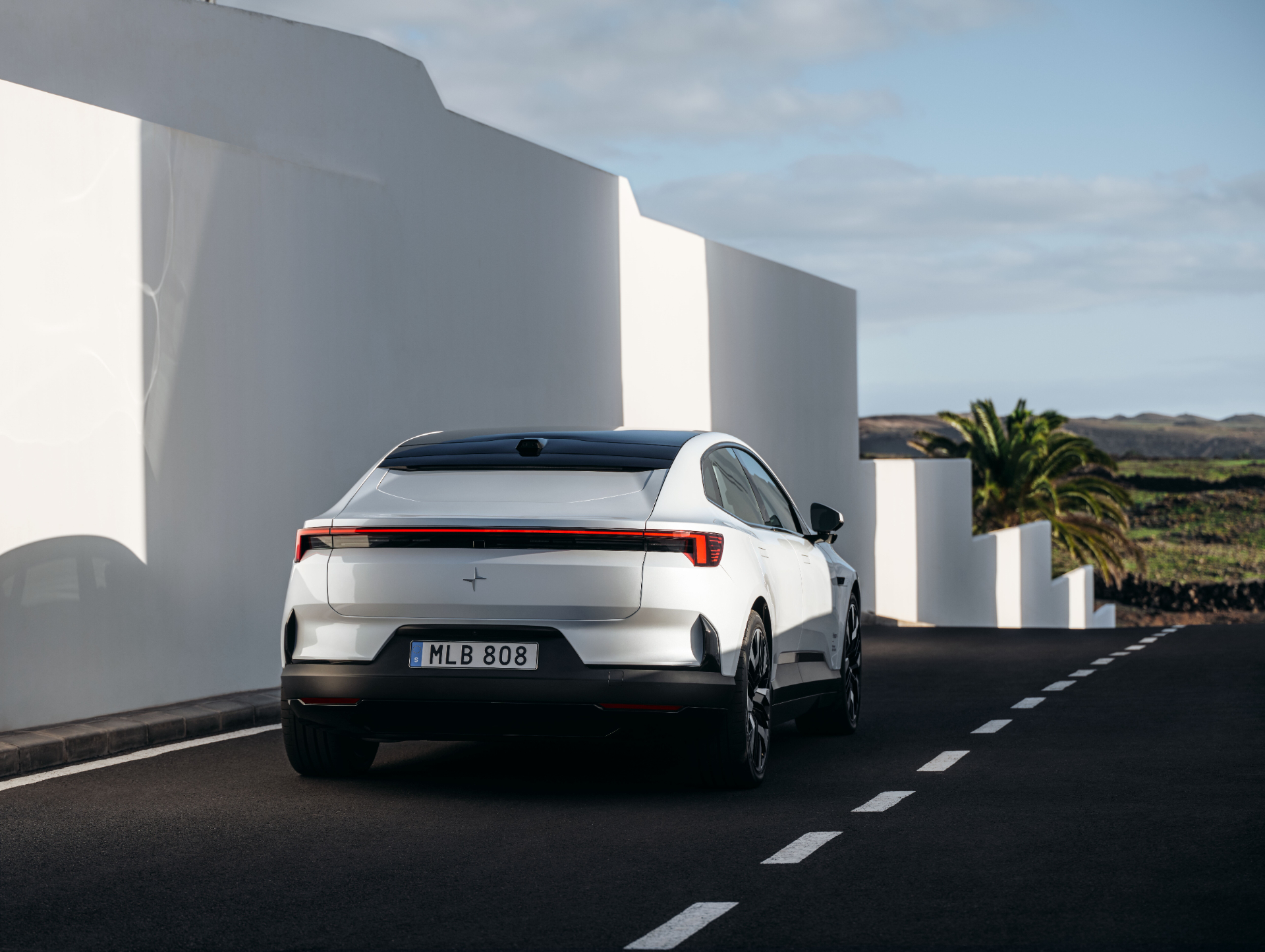 Polestar 3 e 4 si rinnovano: 800V, 350 kW di ricarica e nuovo look. Ordini aperti in Italia 8