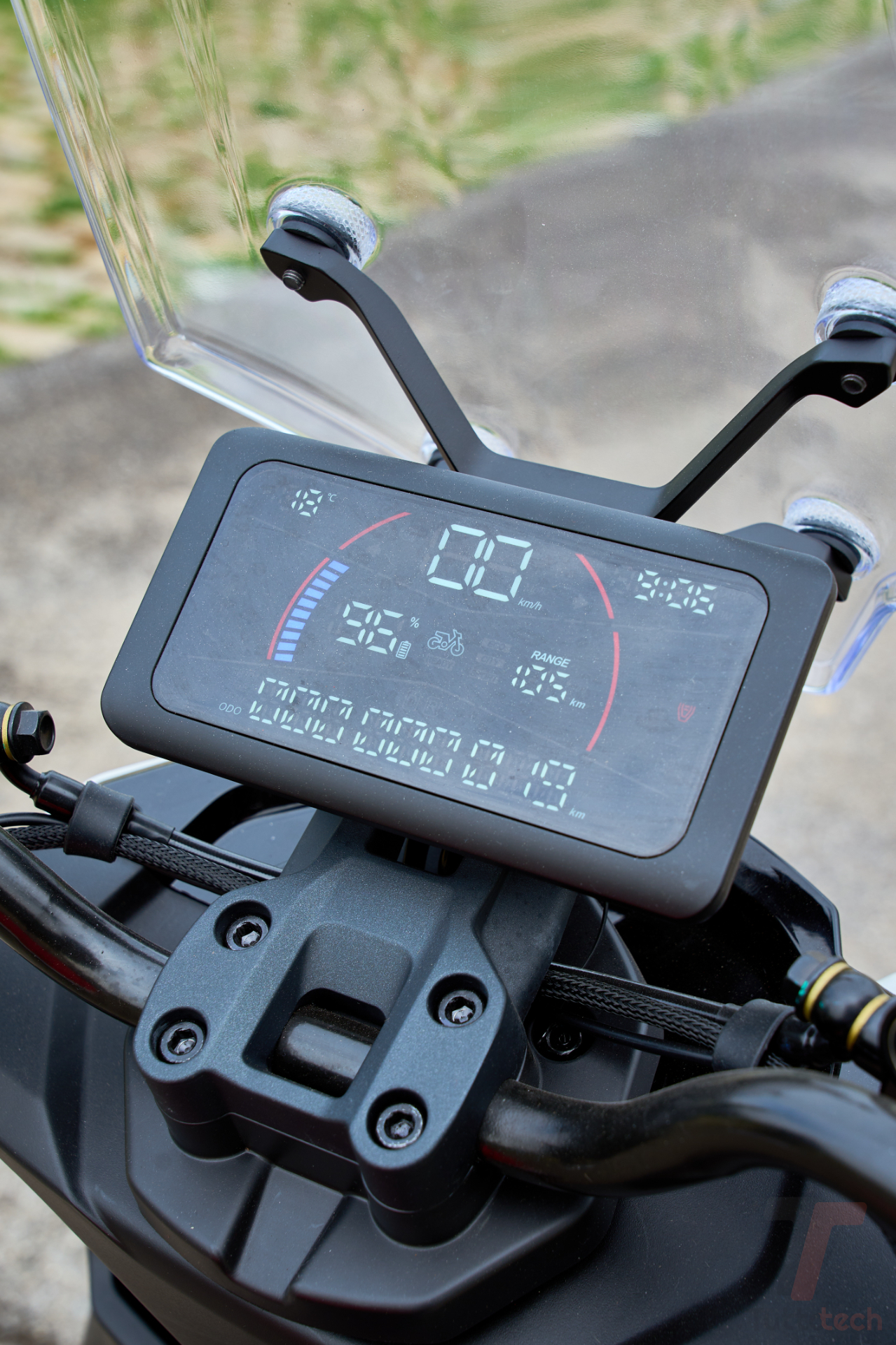 Abbiamo guidato Silence S02: lo scooter elettrico che cerca di risolvere il problema della ricarica 11