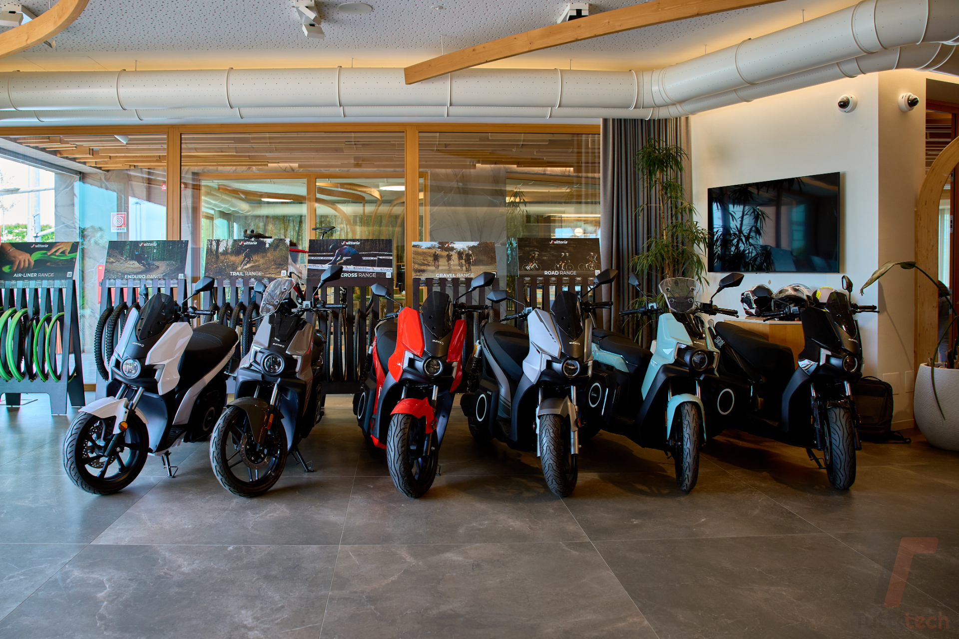 Abbiamo guidato Silence S02: lo scooter elettrico che cerca di risolvere il problema della ricarica 1