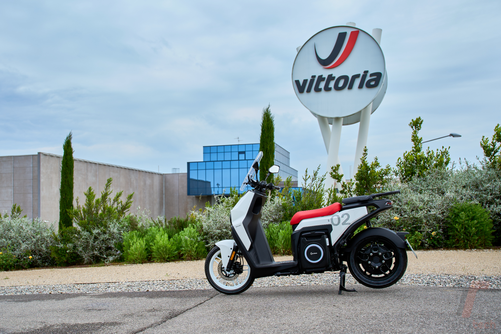 Abbiamo guidato Silence S02: lo scooter elettrico che cerca di risolvere il problema della ricarica 2
