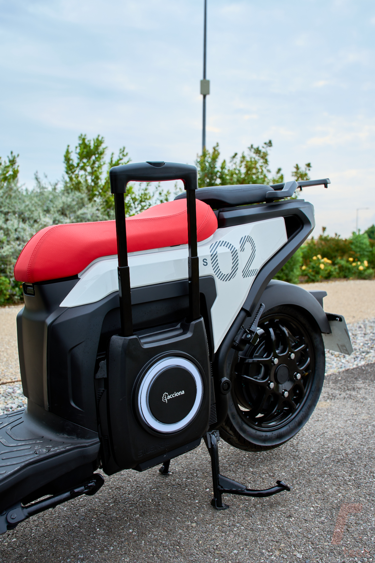 Abbiamo guidato Silence S02: lo scooter elettrico che cerca di risolvere il problema della ricarica 10