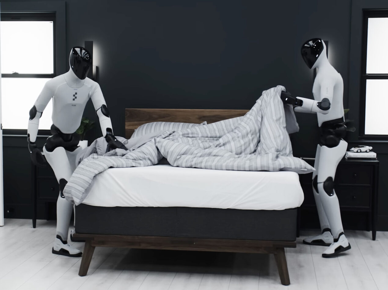Stufi di riordinare la stanza da letto? Ci pensano questi due robot umanoidi: il video