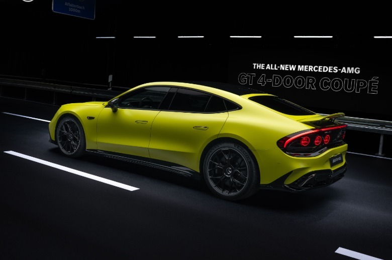 Mercedes-AMG presenta la GT 4-Door elettrica da 1.153 CV e lancia la sfida alla Porsche Taycan 2