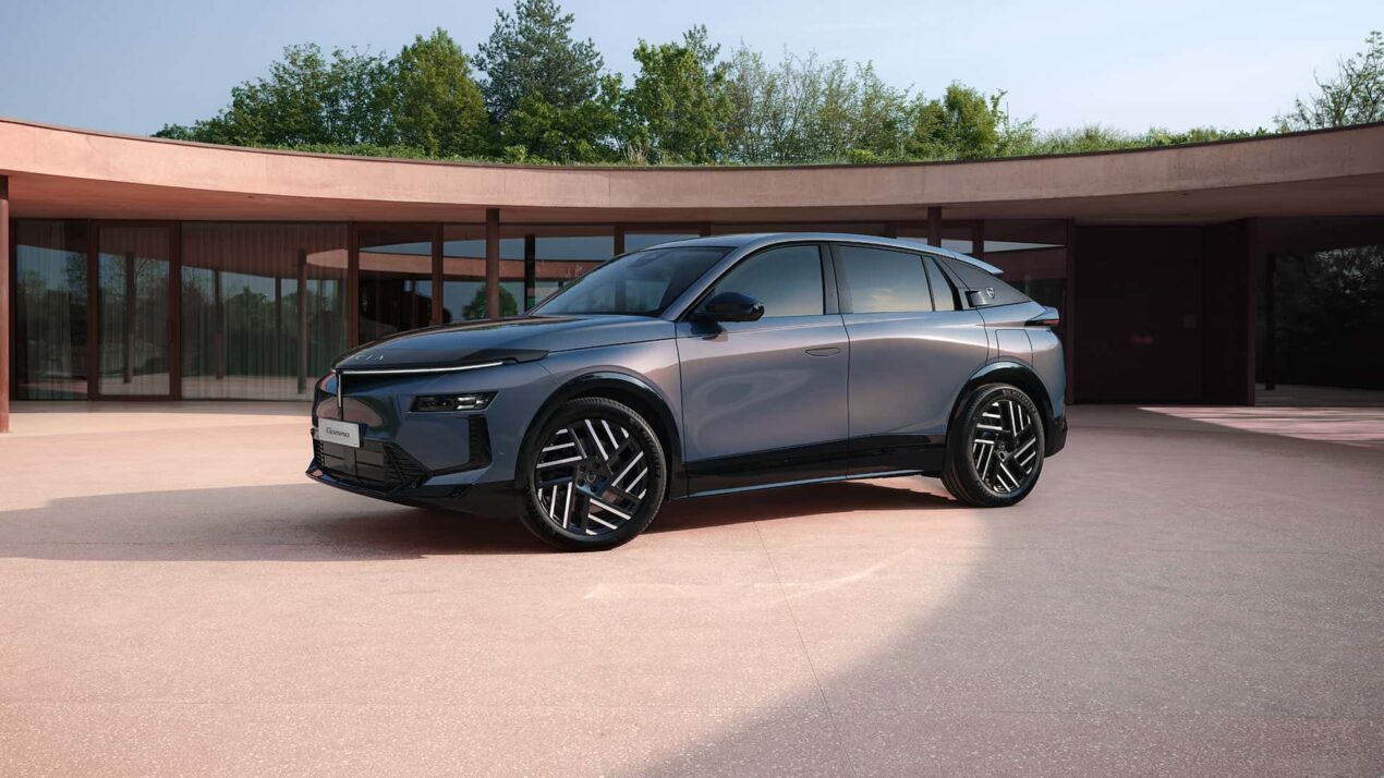 Lancia Gamma segna il ritorno dell'ammiraglia con powertrain elettrici fino a 740 km di autonomia