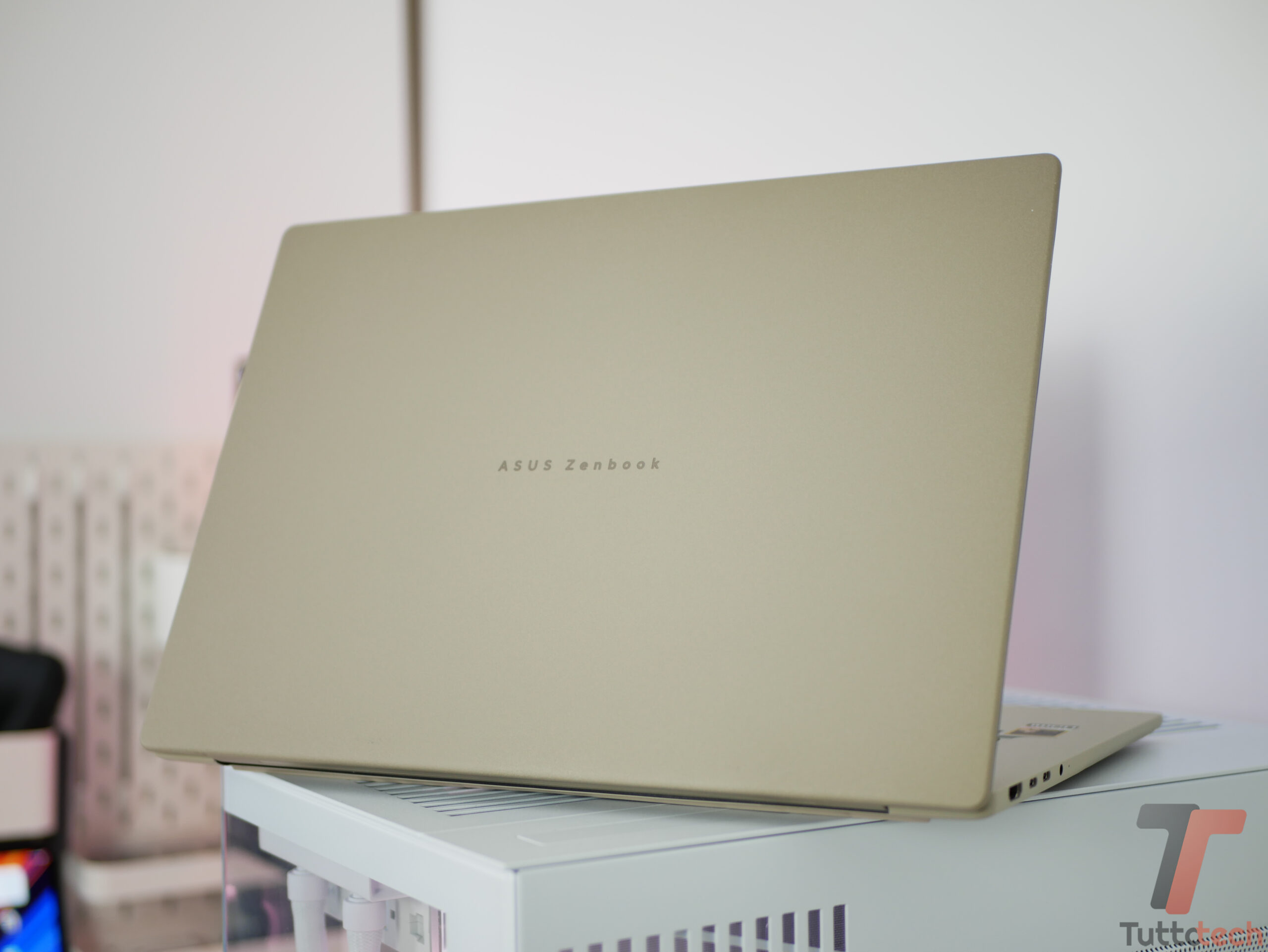 Recensione ASUS Zenbook A16: lo Snapdragon X2 Elite Extreme spinge ma va compreso 1