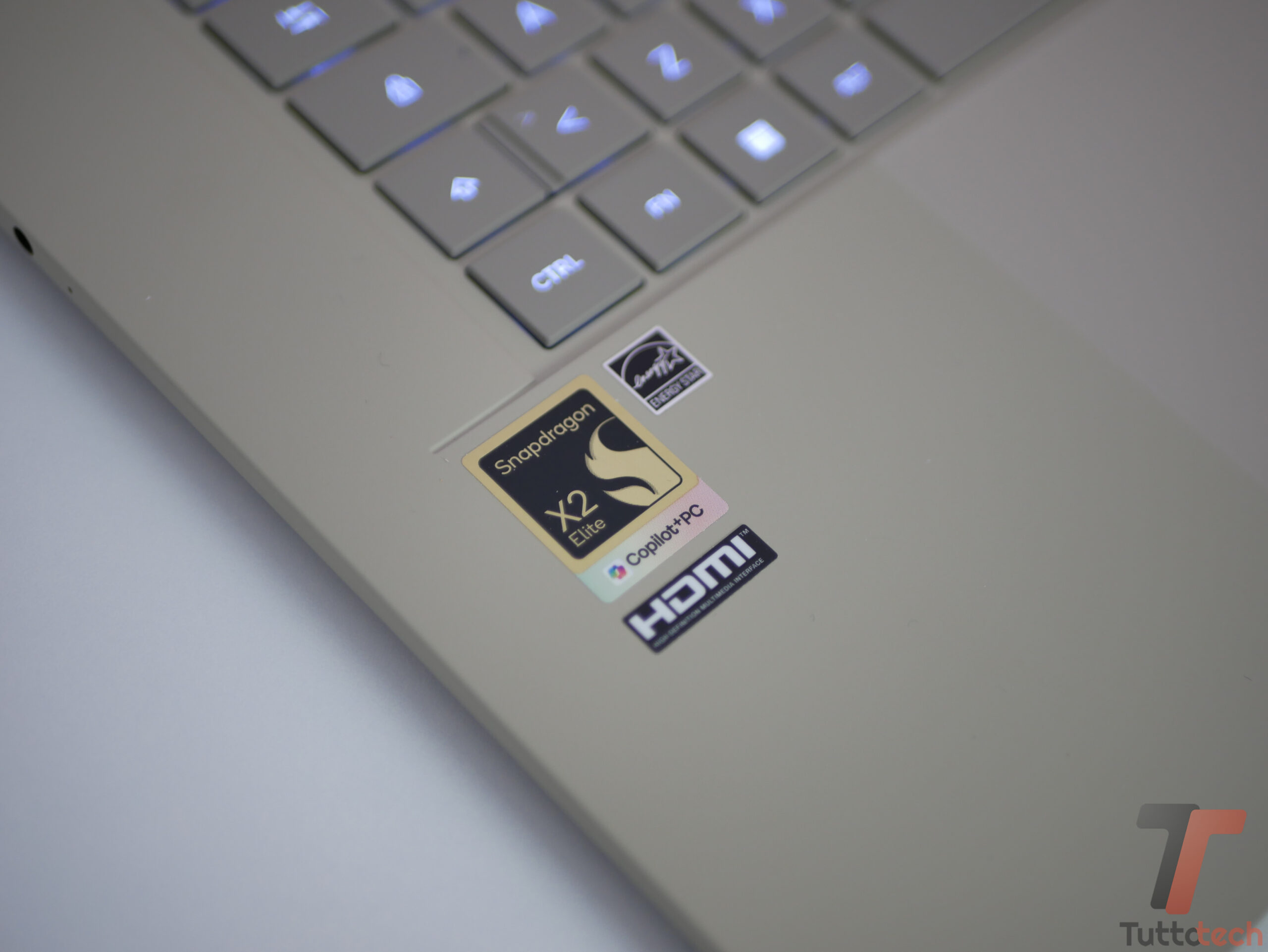 Recensione ASUS Zenbook A16: lo Snapdragon X2 Elite Extreme spinge ma va compreso 5