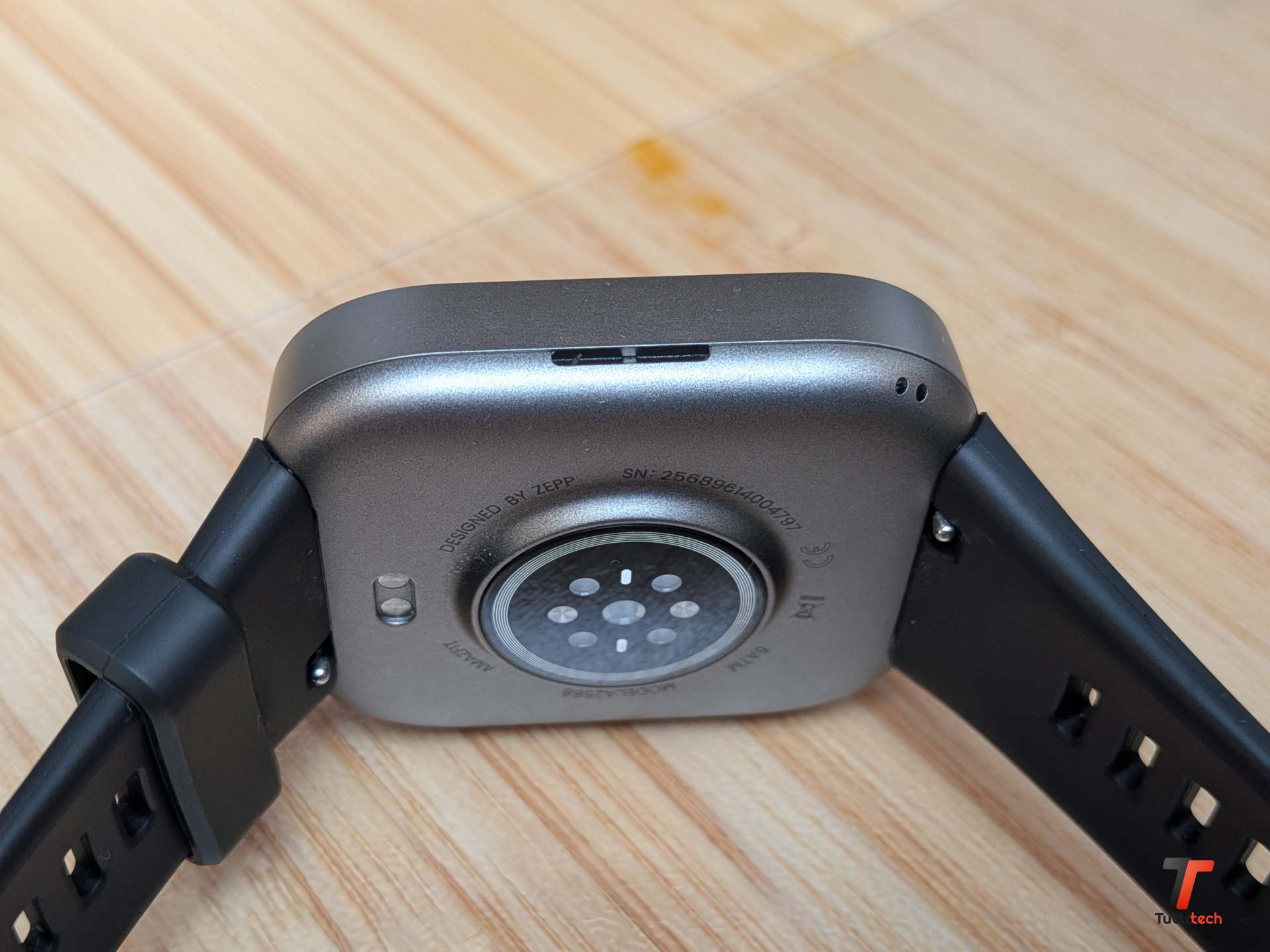 Recensione Amazfit Bip Max, schermo enorme ma convincente a metà 3