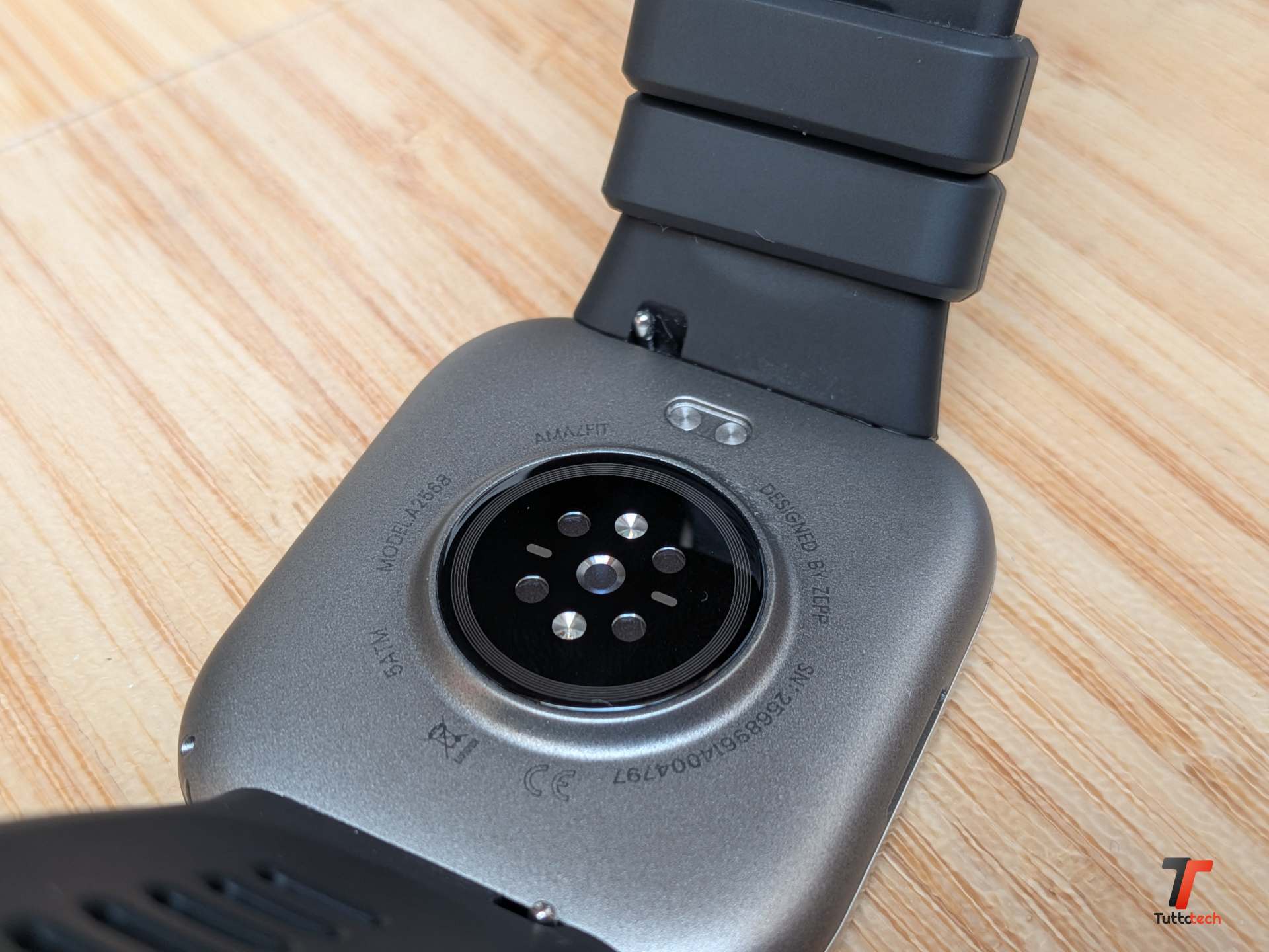 Recensione Amazfit Bip Max, schermo enorme ma convincente a metà 4