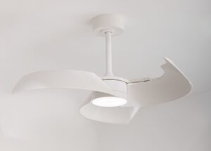 Semplice plafoniera o potente ventilatore smart da soffitto? Cadix è entrambe le cose 3