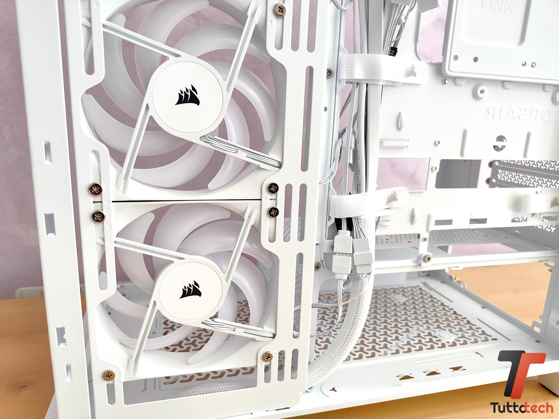 Recensione Corsair FRAME 4500X RS-R ARGB: il case panoramico che punta tutto su design e airflow 12