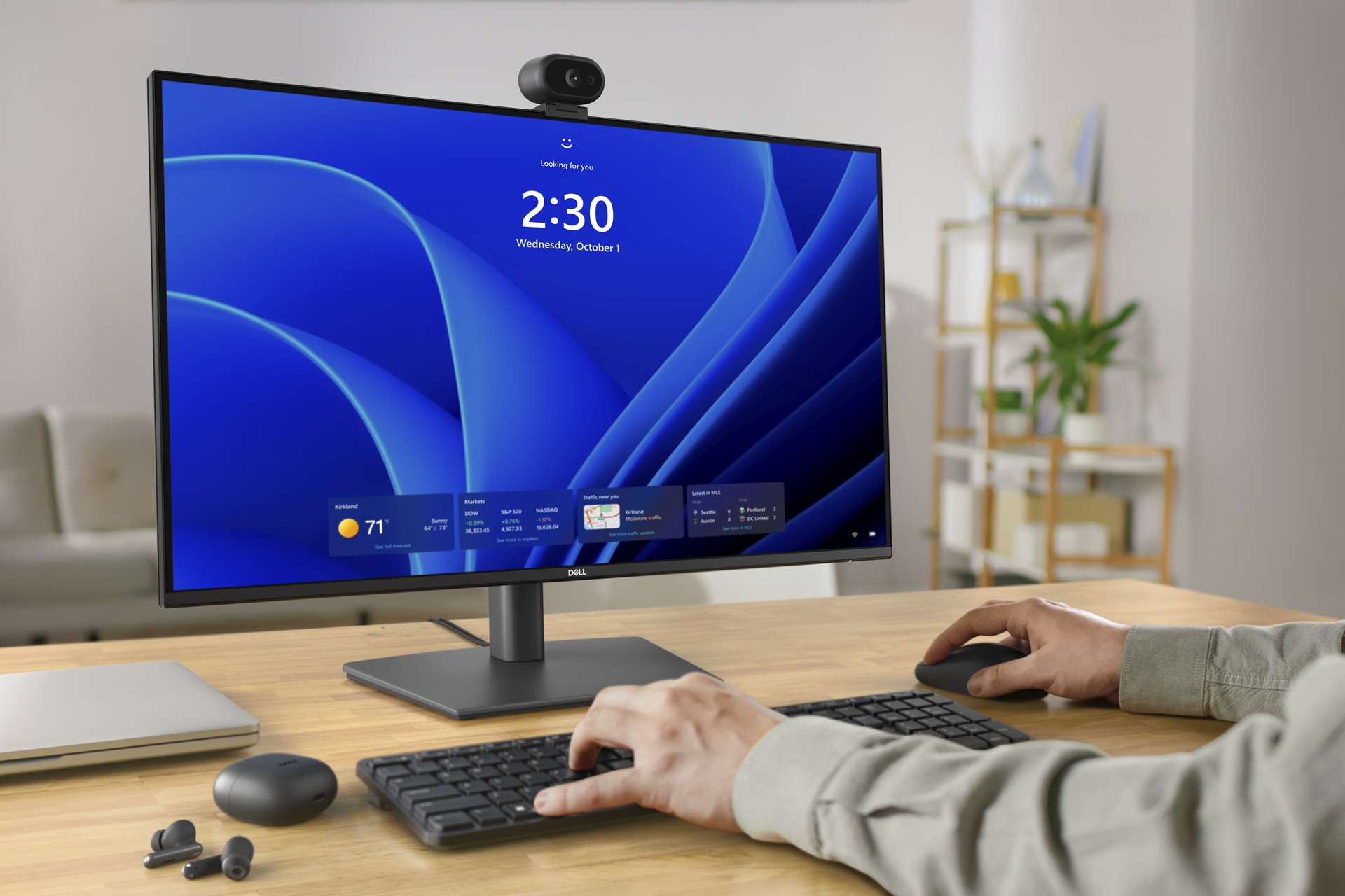 Dell Pro 5 Webcam 2K Lifestyle