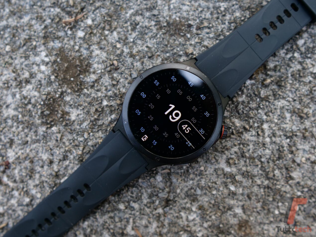 Recensione di OPPO Watch X3: WearOS molto maturo e tutto in titanio