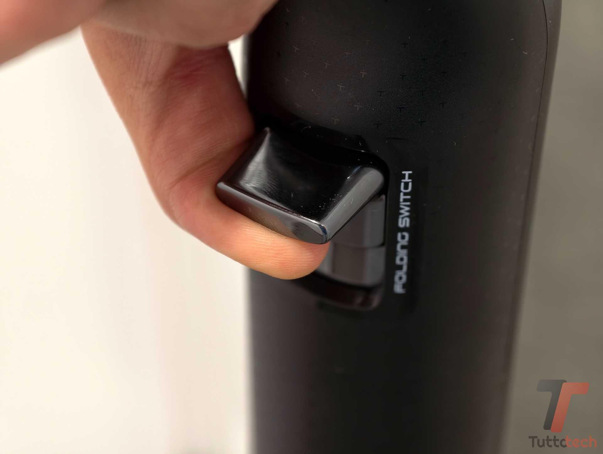 Recensione Tineco FLOOR ONE i7 Fold: la lavapavimenti pieghevole che si infila quasi ovunque 2