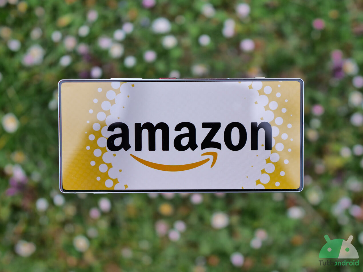 Amazon genera immagini di prodotti inesistenti con l'AI: la funzione che rischia di confondere i clienti