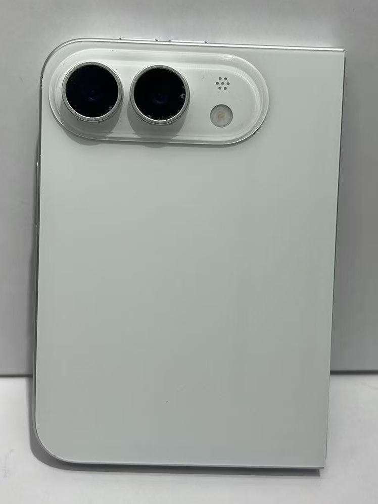 Queste foto ci mostrano il presunto look di iPhone Fold 5