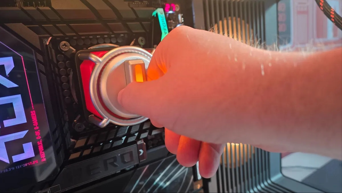 Levelplay mostra al Computex 2026 ventole magnetiche reversibili e un dissipatore AIO con manopola fisica 4