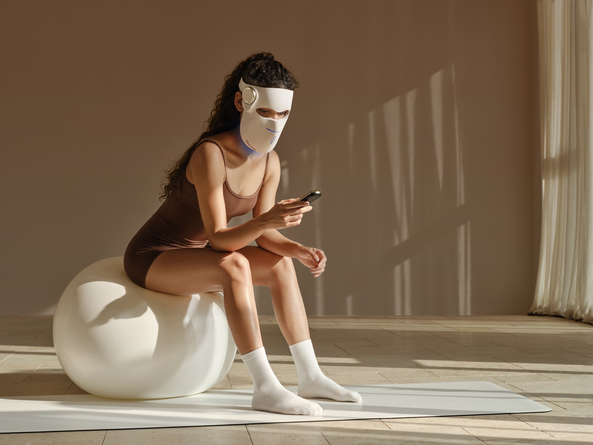 Dreame Chrona 3D Lifestyle Hero