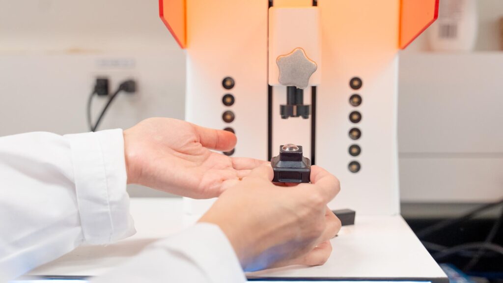 Lenti a contatto su misura in 20 minuti, la stampa 3D che potrebbe cambiare l'optometria 2