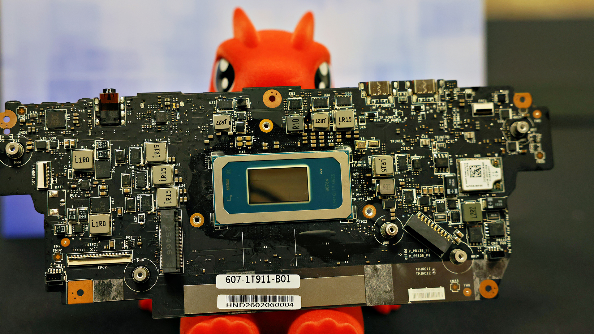 MSI-Claw-8-EX-AI-board-inside