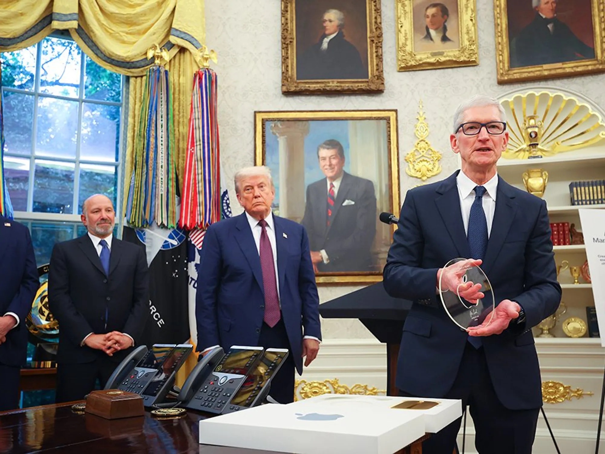 tim cook donald trump