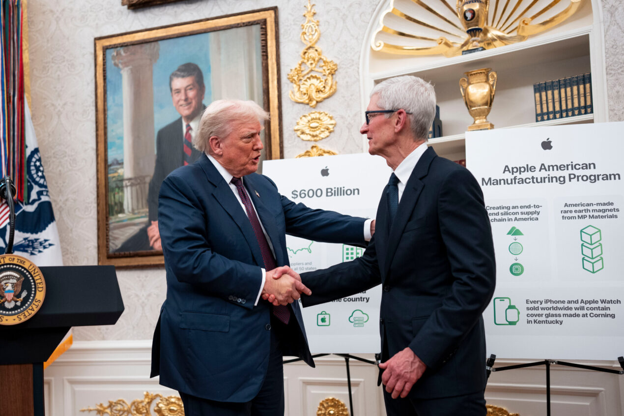 Apple pronta a far produrre chip da Intel? Spunta il retroscena sui dazi e sulla strategia di Trump