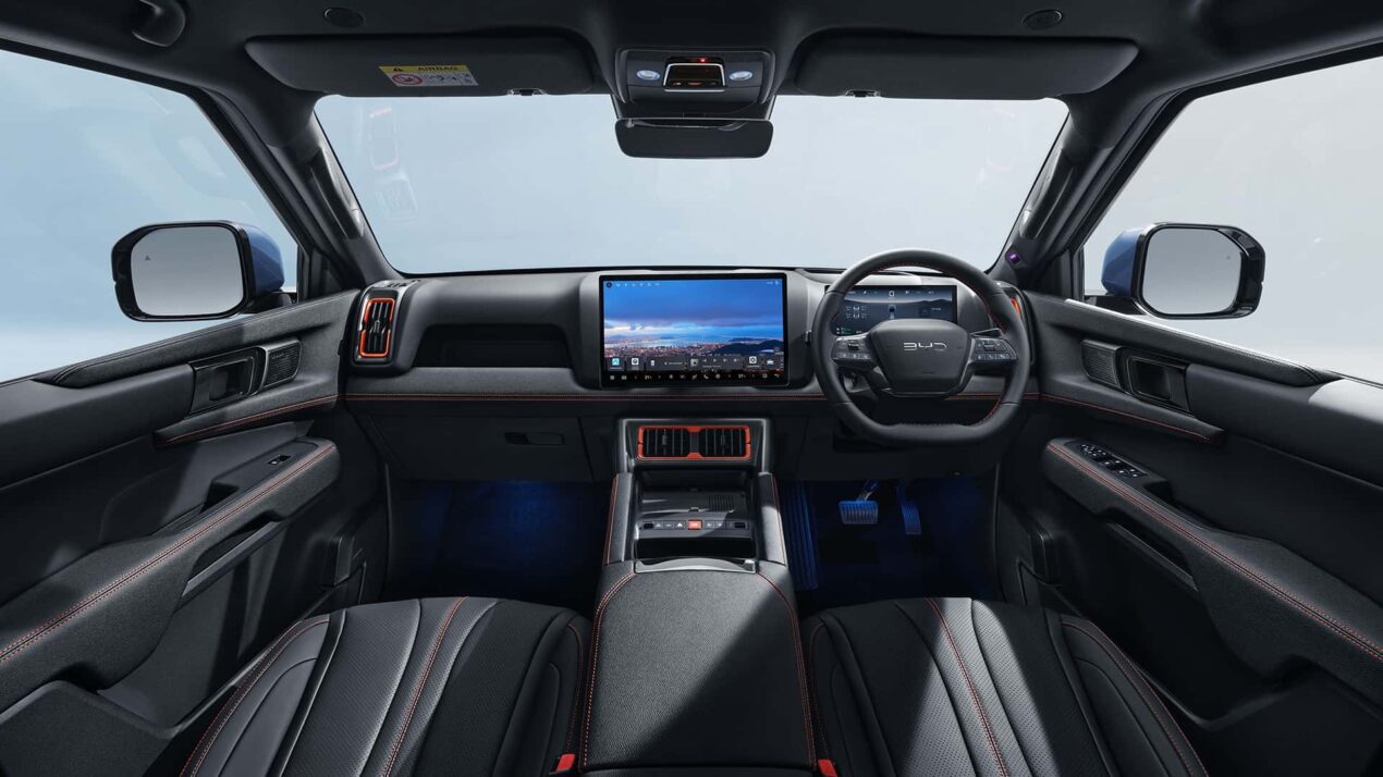 La Cina impone il ritorno dei tasti fisici per i comandi essenziali dell'auto a partire dal 2027