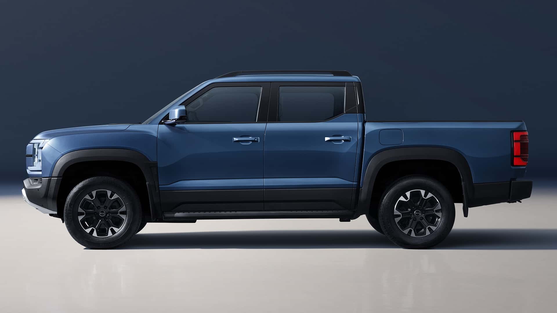 BYD Shark sbarca in Europa: il primo pickup ibrido plug-in da 436 CV arriva a un prezzo aggressivo 5