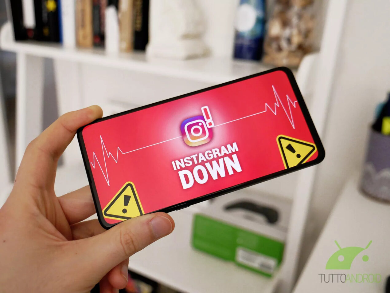 Facebook, Instagram e WhatsApp non funzionano oggi 22 luglio: cosa succede e cosa fare