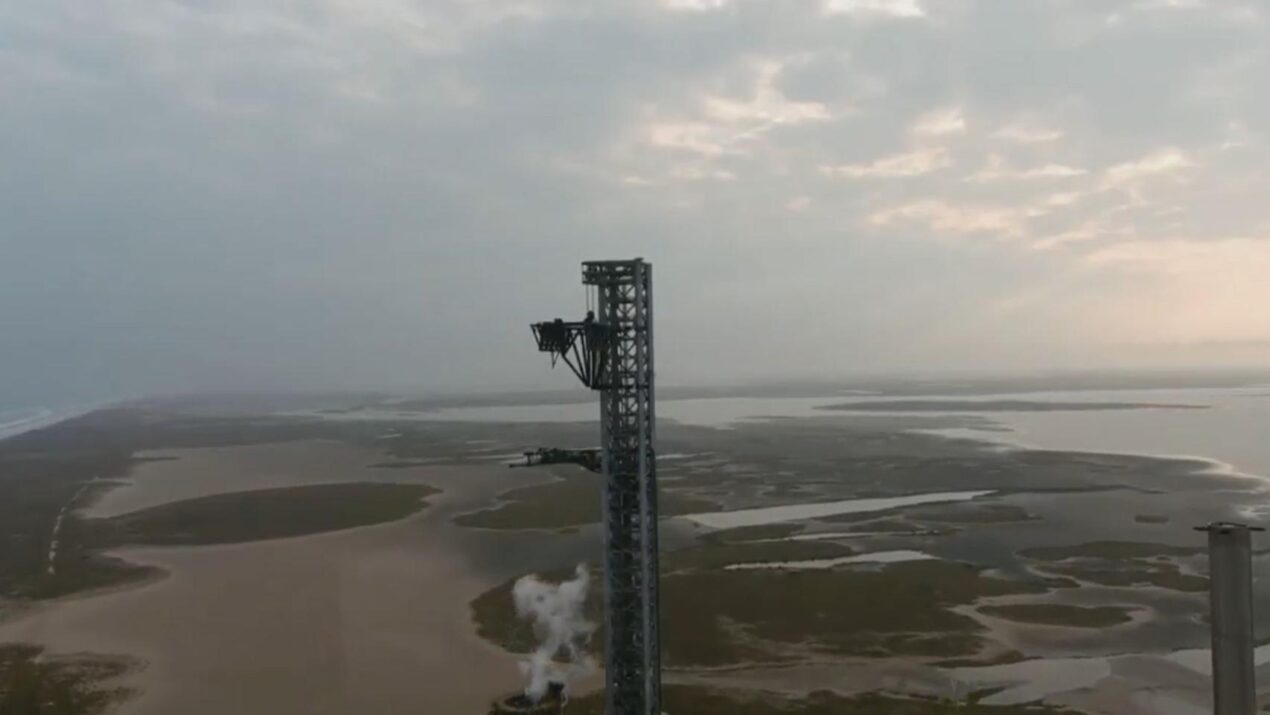 SpaceX vuole catturare lo stadio superiore di Starship al volo con il prossimo test
