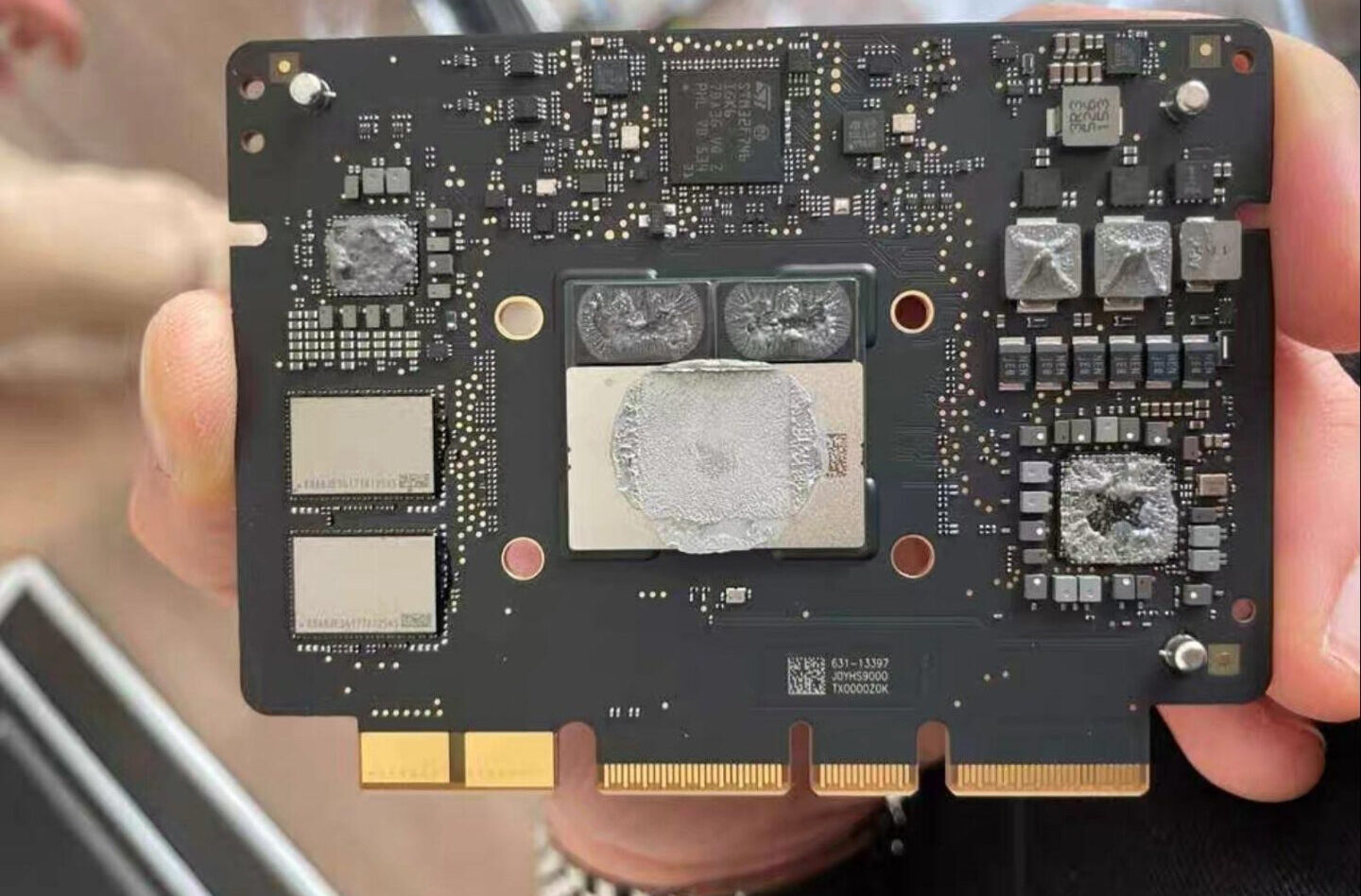 Ecco com'è fatto l'interno dei server AI di Apple (con M5) per il Private Cloud Compute 4