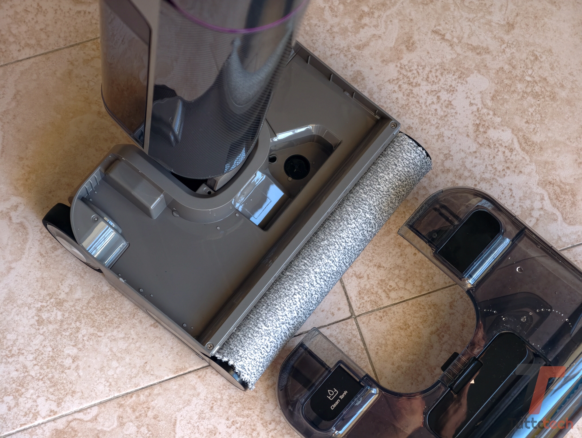 Recensione Eureka FloorShine 830: la prova della lavapavimenti da 24.000 Pa a 299 euro 8