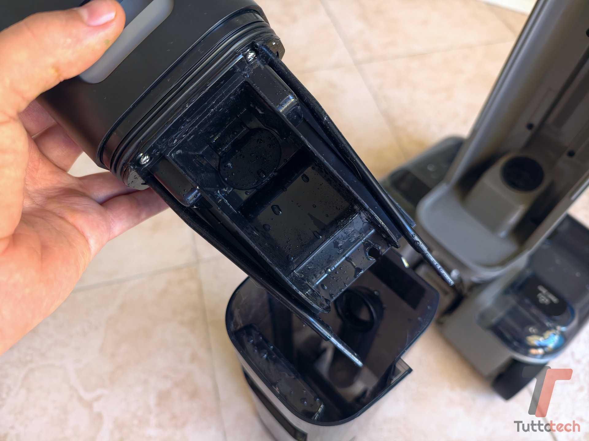 Recensione Eureka FloorShine 830: la prova della lavapavimenti da 24.000 Pa a 299 euro 10