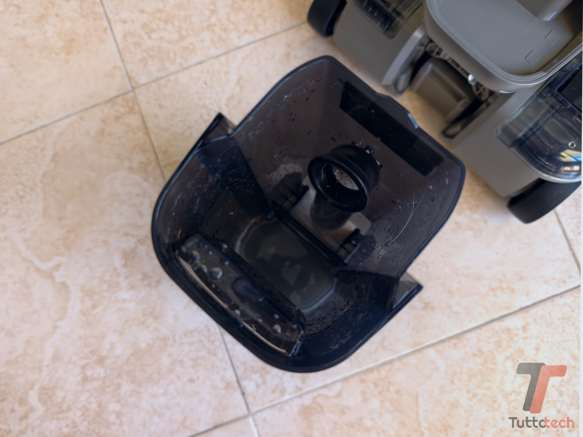 Recensione Eureka FloorShine 830: la prova della lavapavimenti da 24.000 Pa a 299 euro 11
