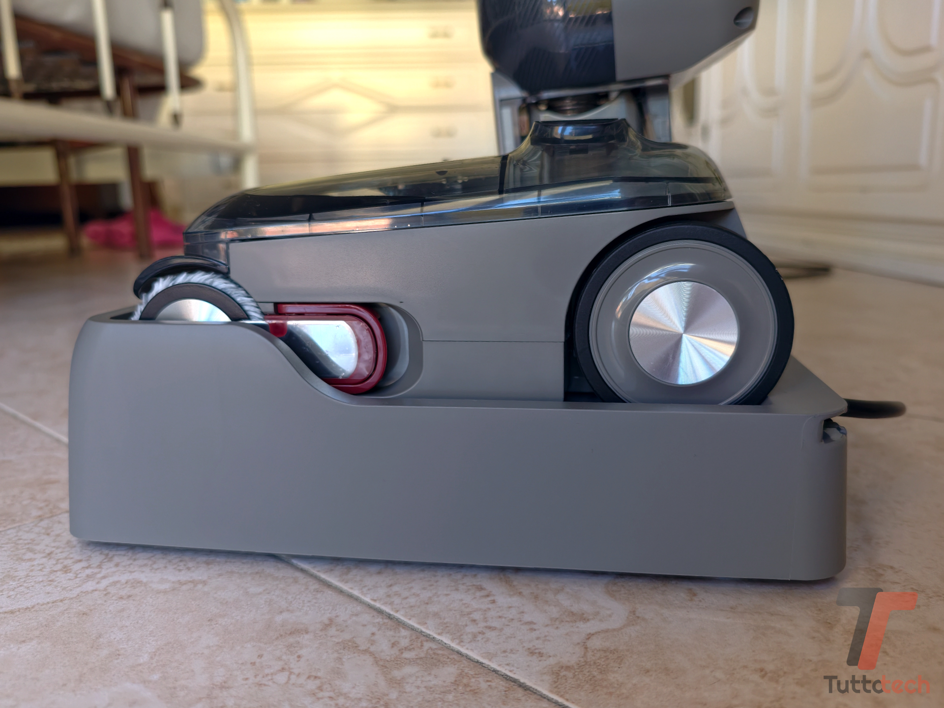 Recensione Eureka FloorShine 830: la prova della lavapavimenti da 24.000 Pa a 299 euro 2