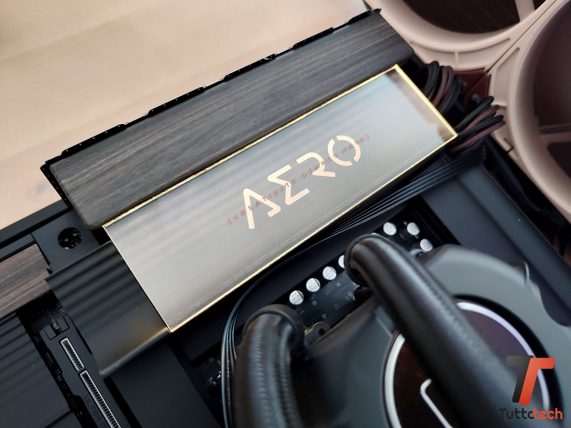 Recensione GIGABYTE X870E AERO X3D DARK WOOD: la scheda madre AM5 che unisce prestazioni e design 9