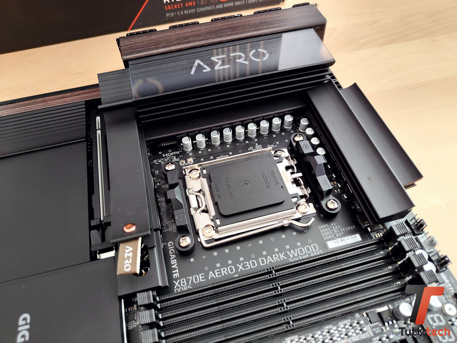Recensione GIGABYTE X870E AERO X3D DARK WOOD: la scheda madre AM5 che unisce prestazioni e design 2