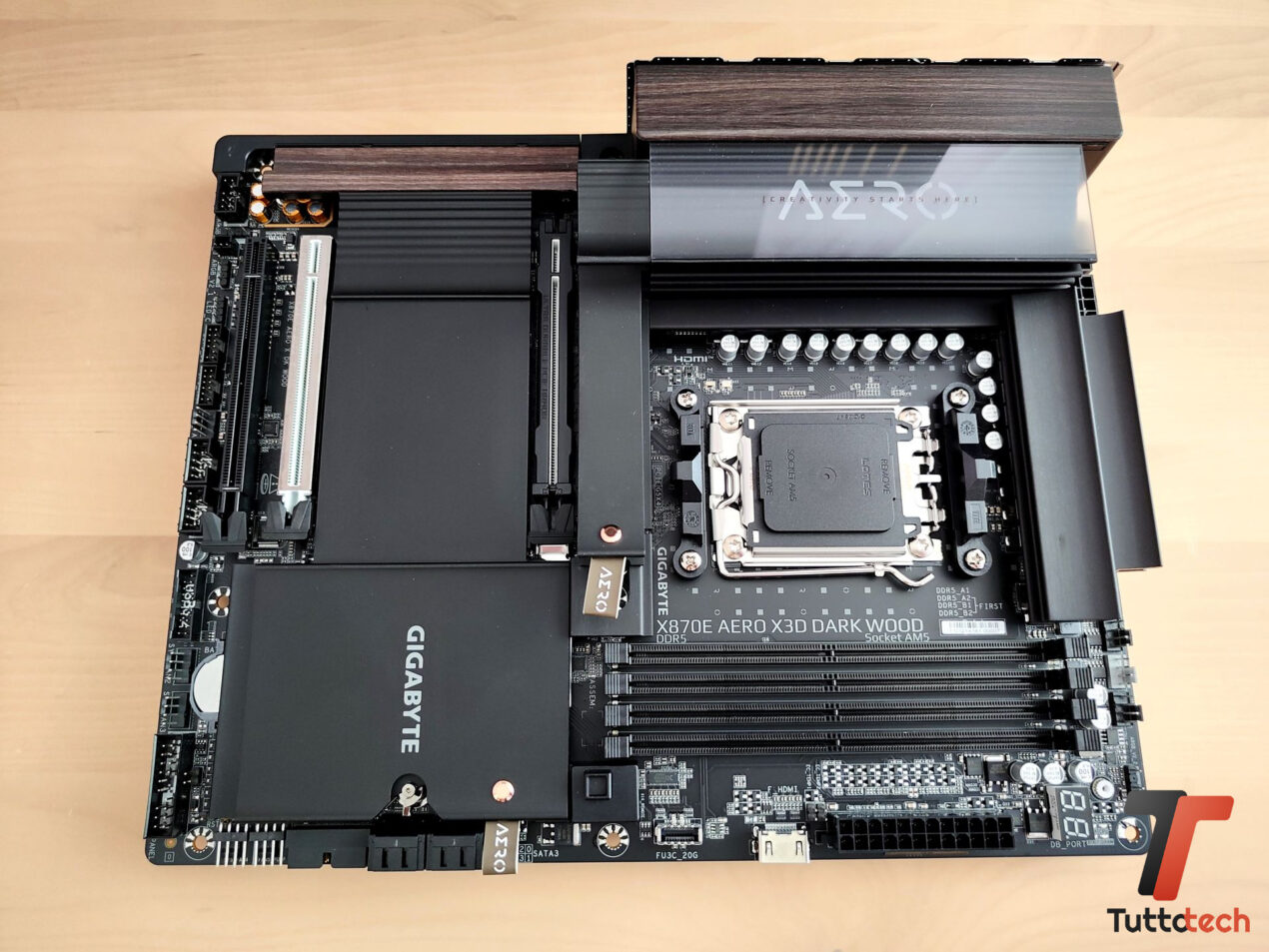 Recensione GIGABYTE X870E AERO X3D DARK WOOD: la scheda madre AM5 che unisce prestazioni e design