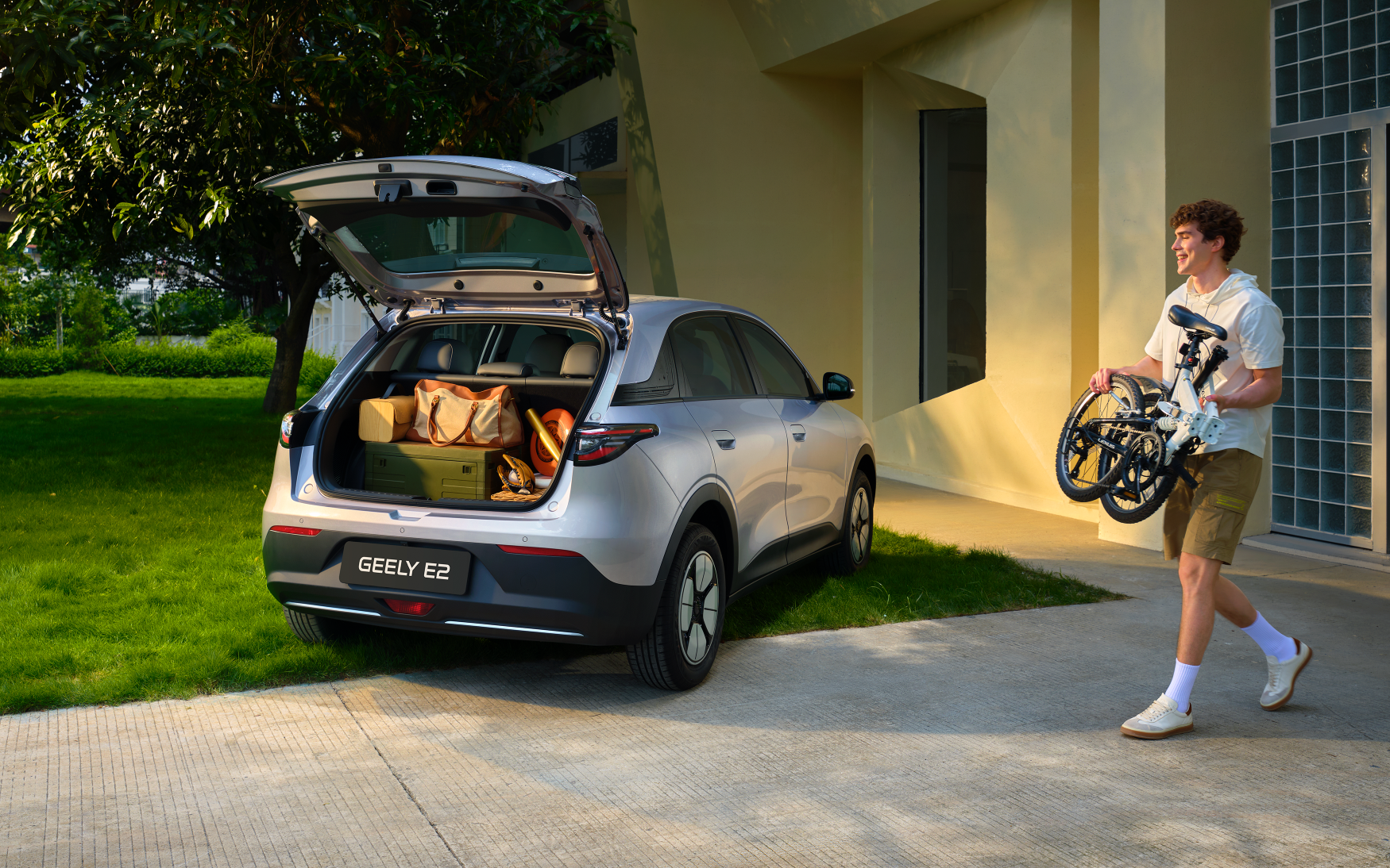 Geely E2 debutta in Europa a 19.490 euro, a un prezzo inferiore alla BYD Dolphin Surf 1