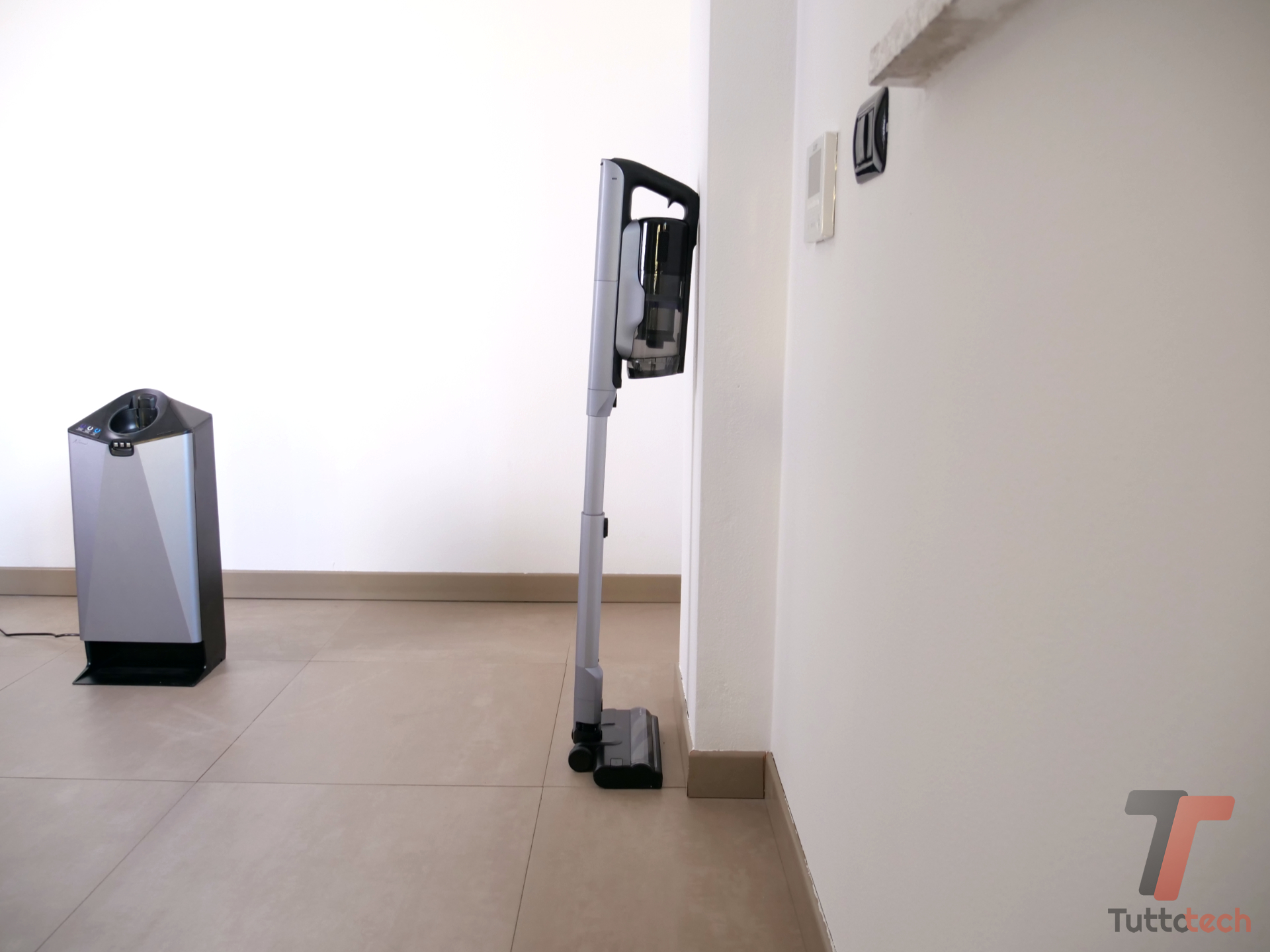 Narwal V50 Cube: doppia batteria e stazione compatta per pulizie senza interruzioni 2