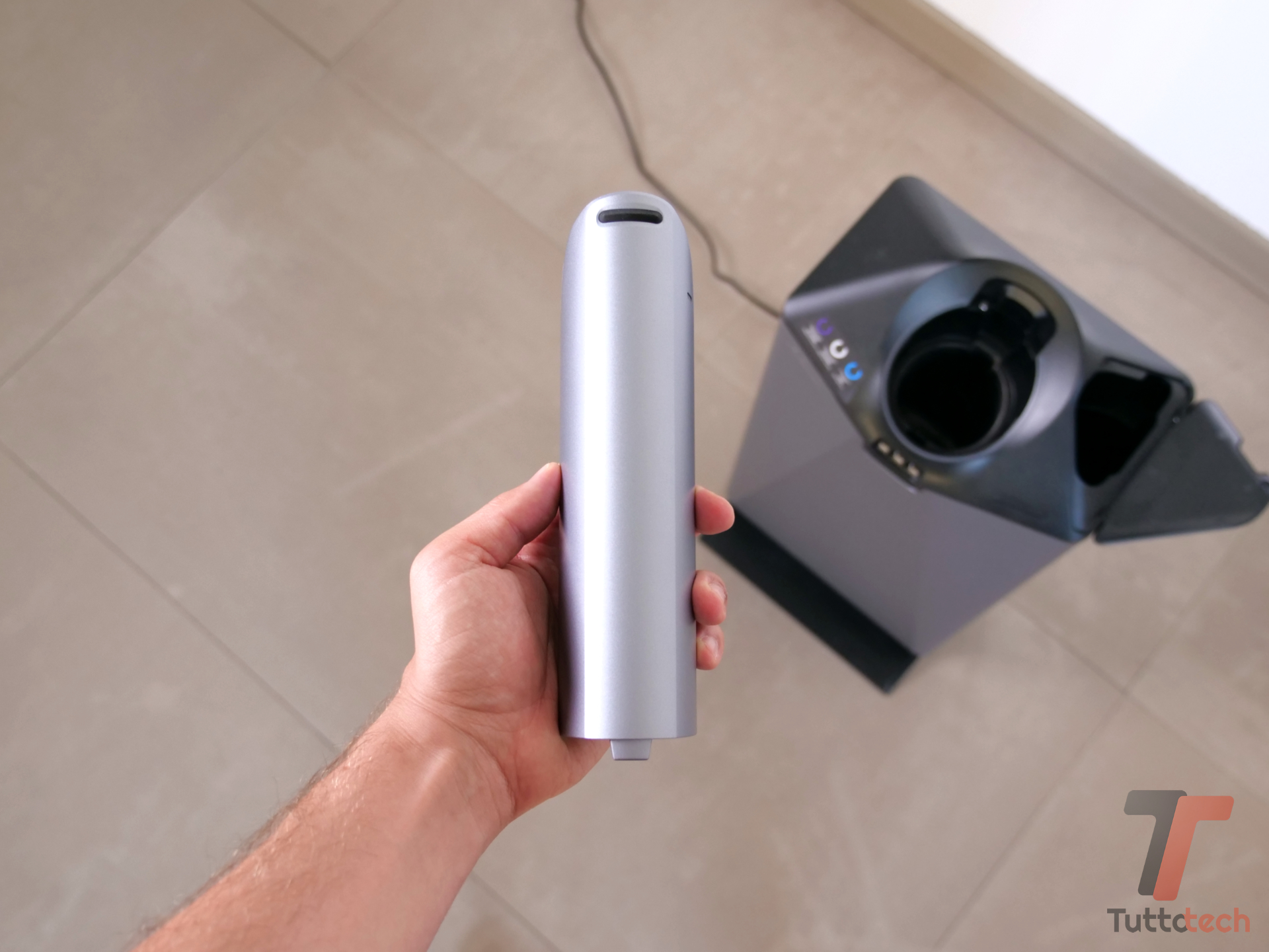 Narwal V50 Cube: doppia batteria e stazione compatta per pulizie senza interruzioni 12