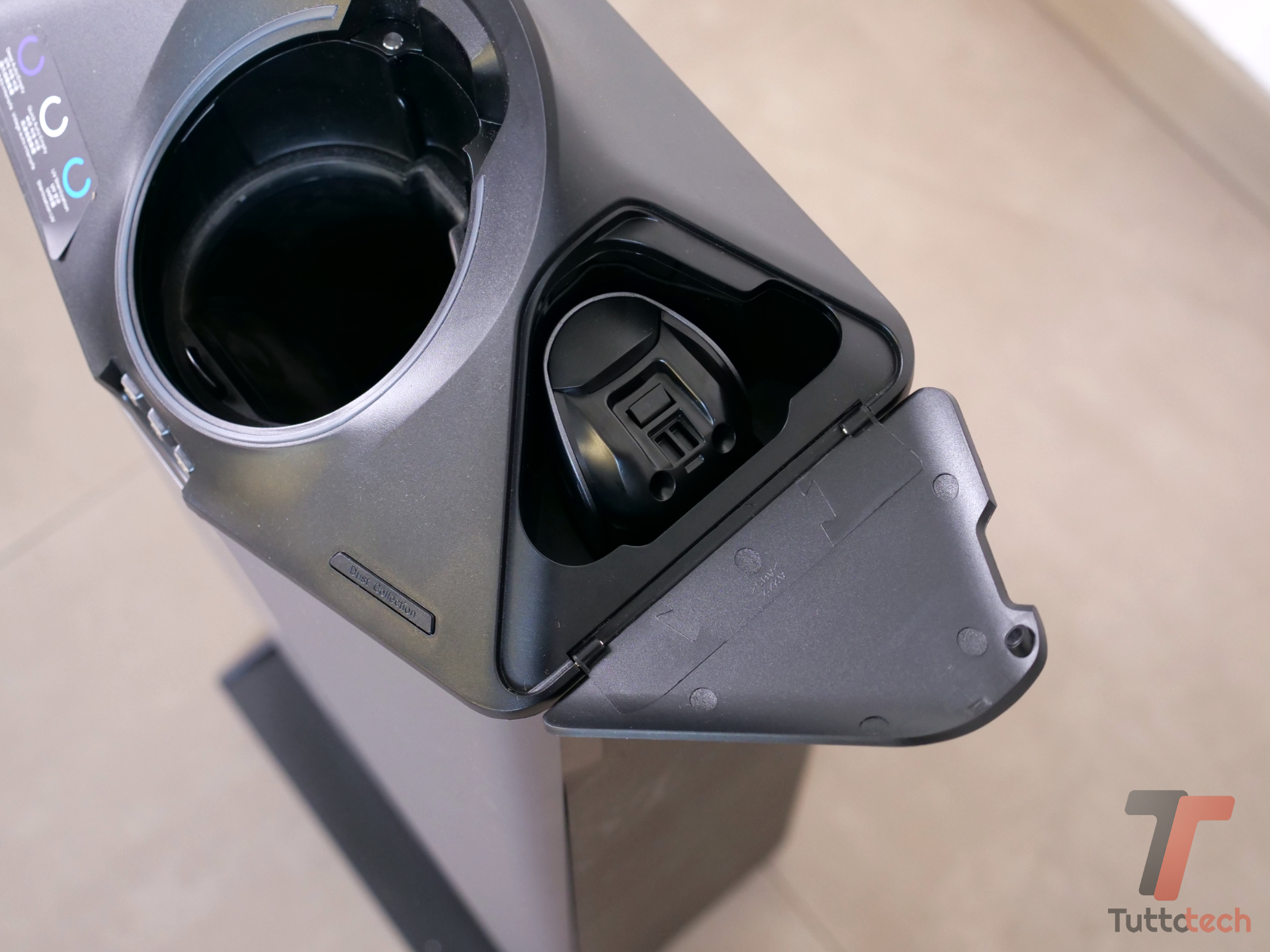 Narwal V50 Cube: doppia batteria e stazione compatta per pulizie senza interruzioni 11