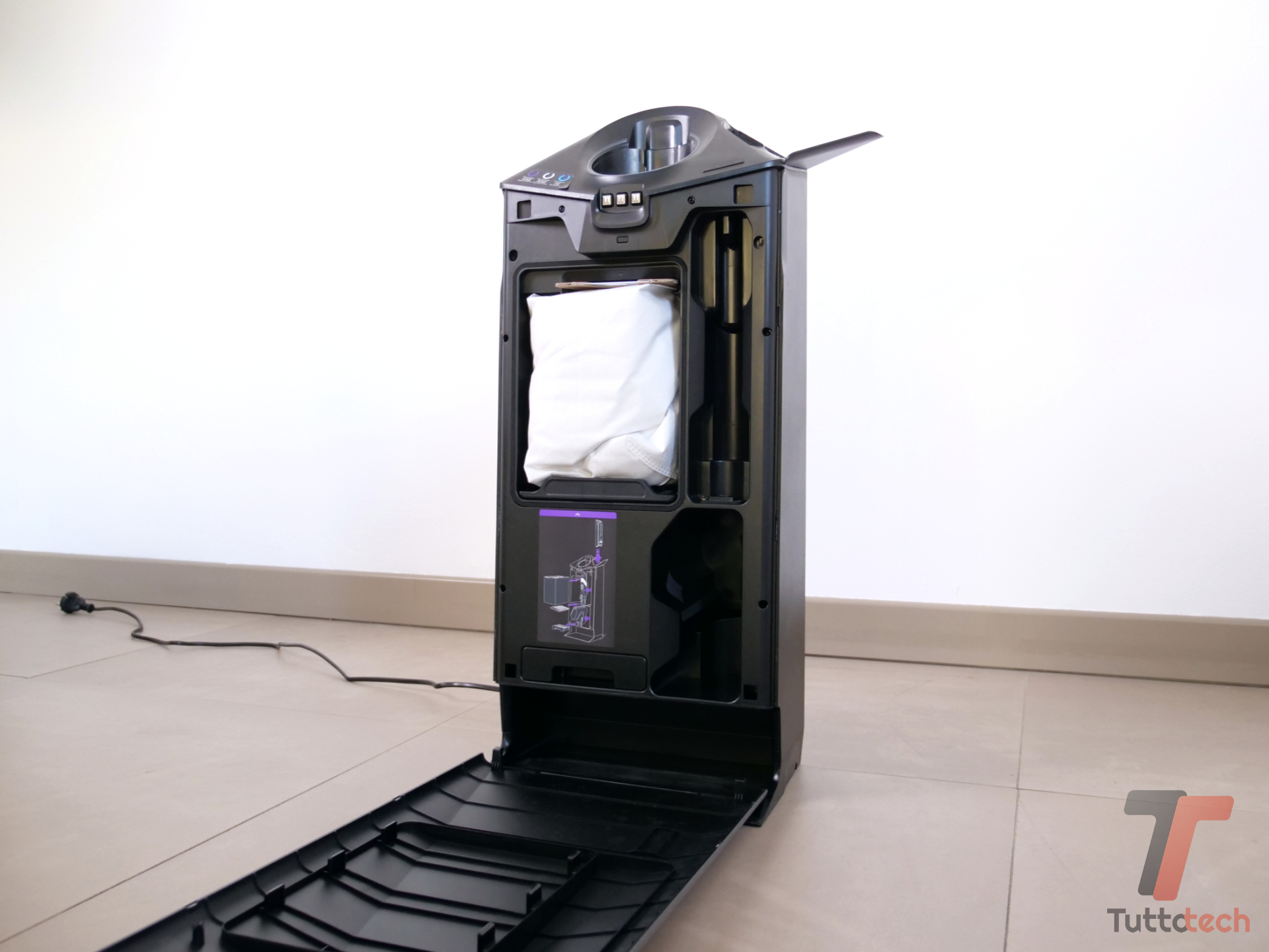 Narwal V50 Cube: doppia batteria e stazione compatta per pulizie senza interruzioni 3