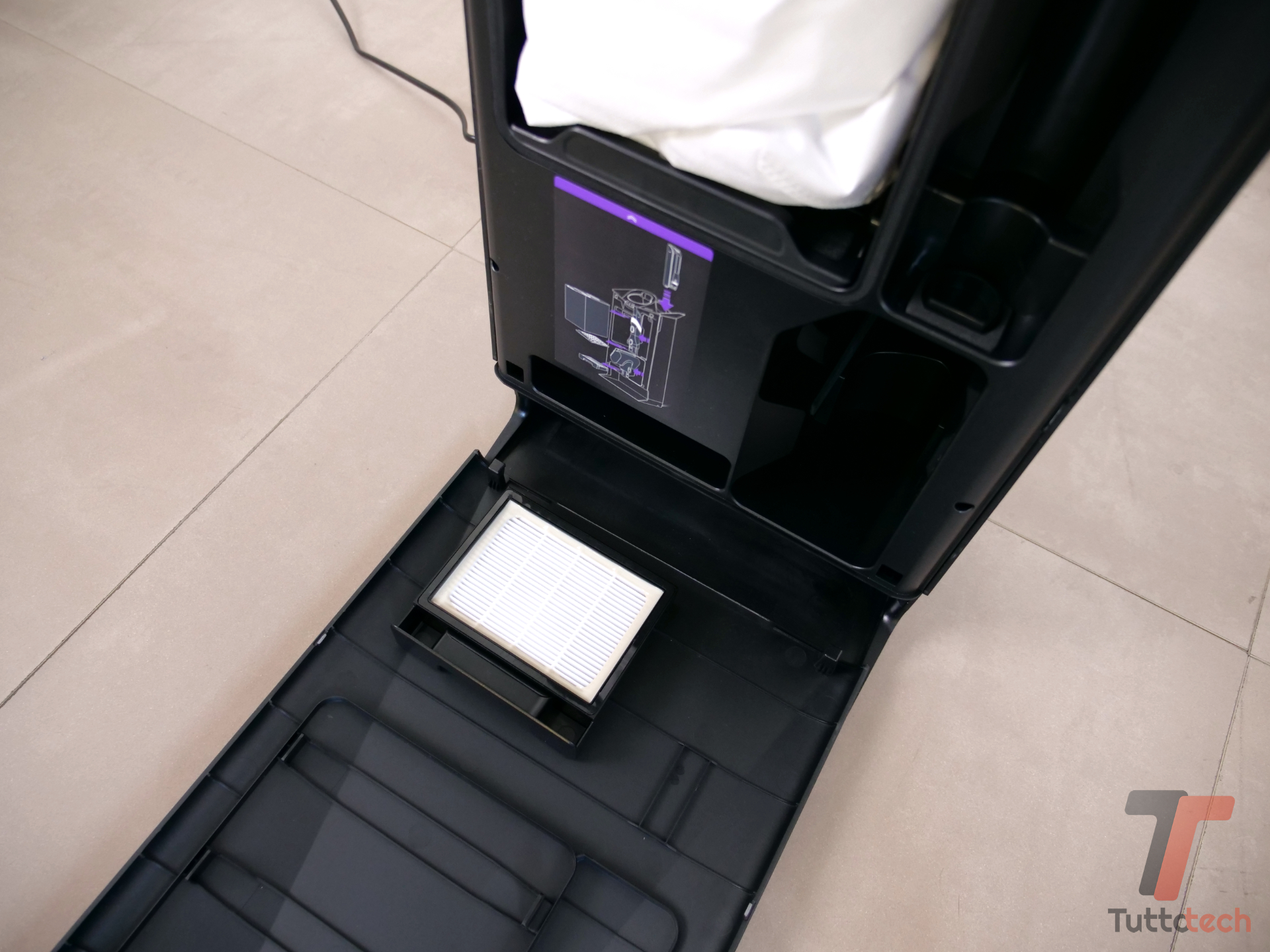 Narwal V50 Cube: doppia batteria e stazione compatta per pulizie senza interruzioni 14