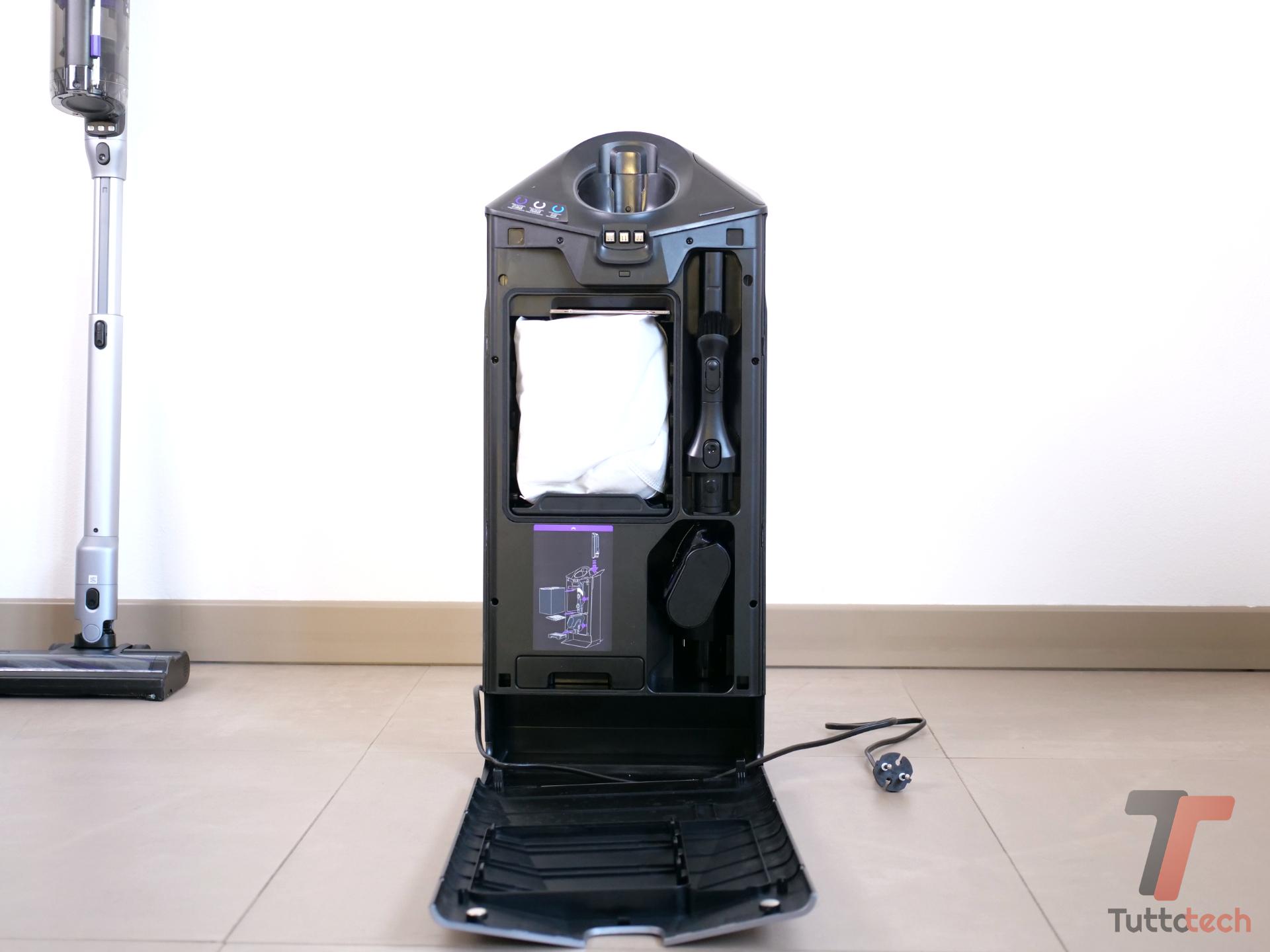 Narwal V50 Cube: doppia batteria e stazione compatta per pulizie senza interruzioni 13