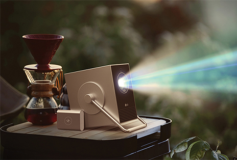 LG CineBeam Q è il proiettore 4K portatile che trasforma ogni parete in un cinema 1