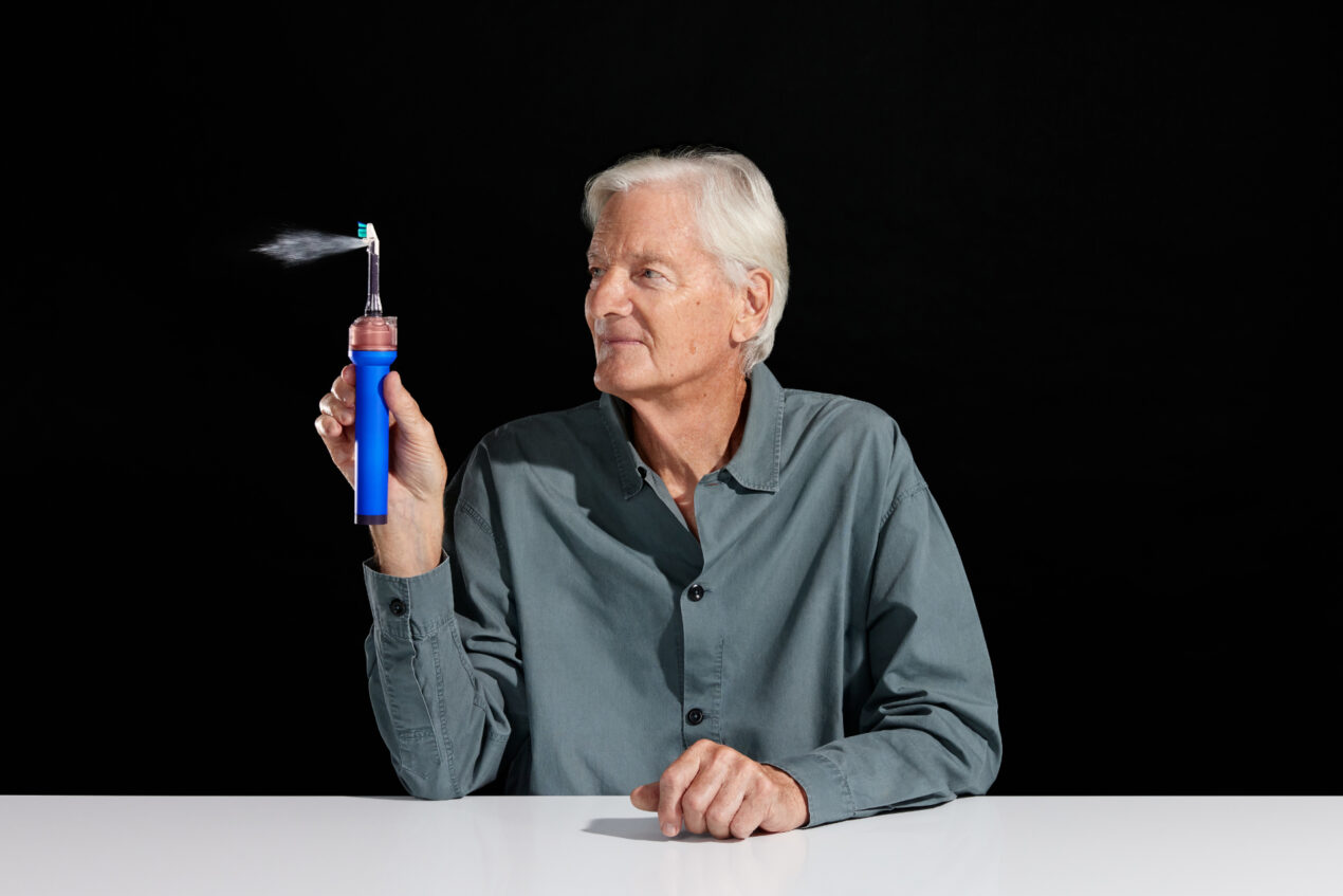 Dyson CameraJet: arriva lo spazzolino-spia che scova la placca dove il filo interdentale non arriva