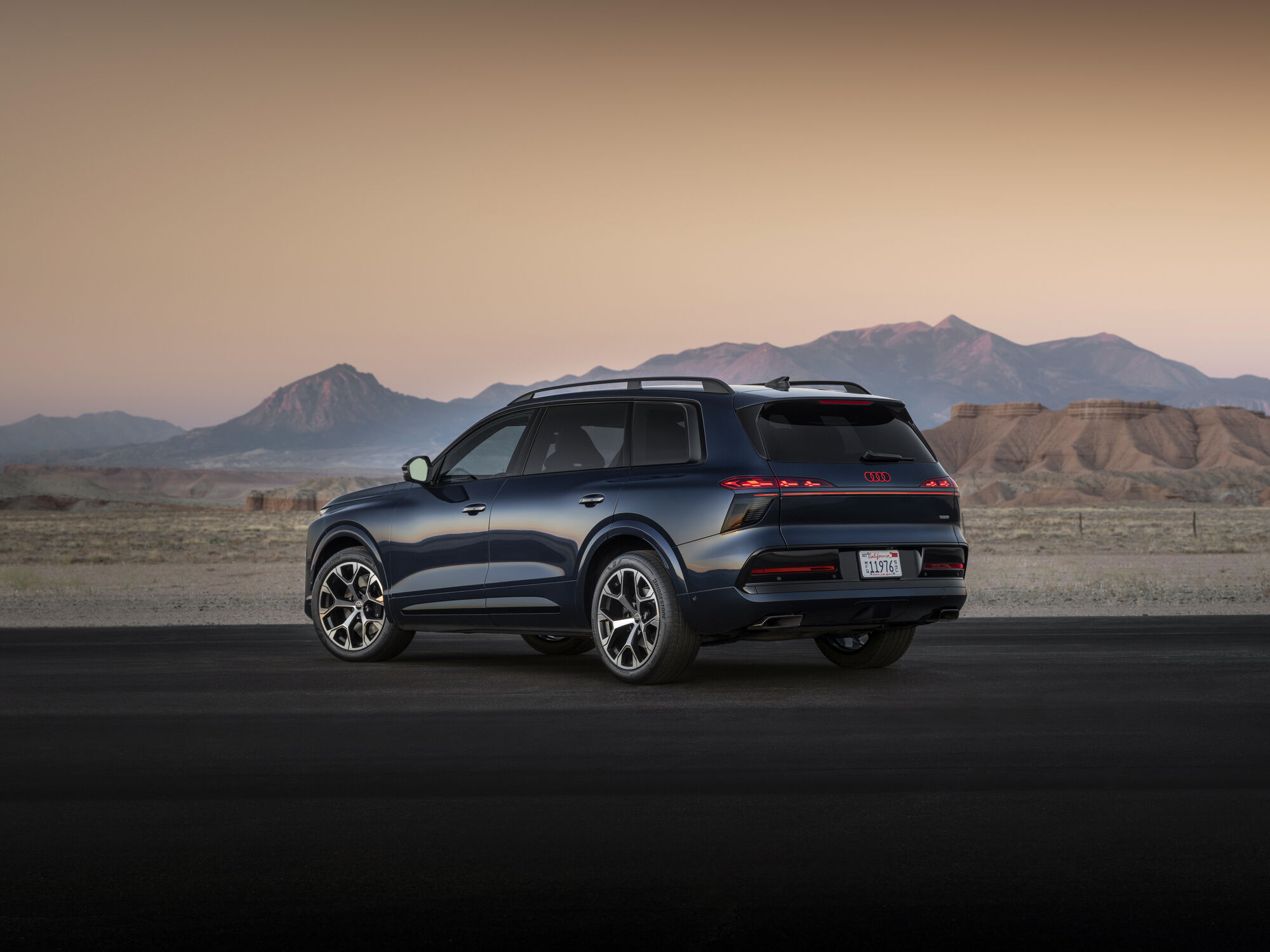 Audi Q9, il SUV più grande di sempre del marchio, irrompe sul mercato con sette posti e ChatGPT di serie 2