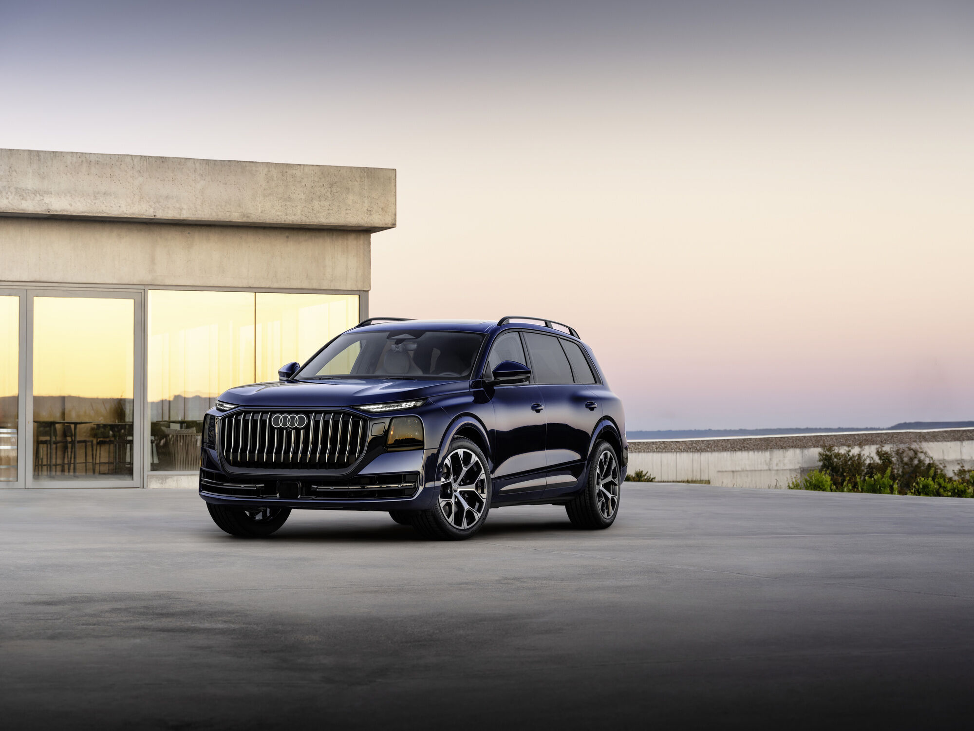Audi Q9, il SUV più grande di sempre del marchio, irrompe sul mercato con sette posti e ChatGPT di serie 1